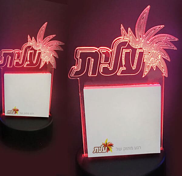 גוף תאורה שולחני בעיצוב אישי